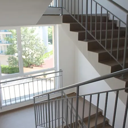 Aqua Blue Apartment *